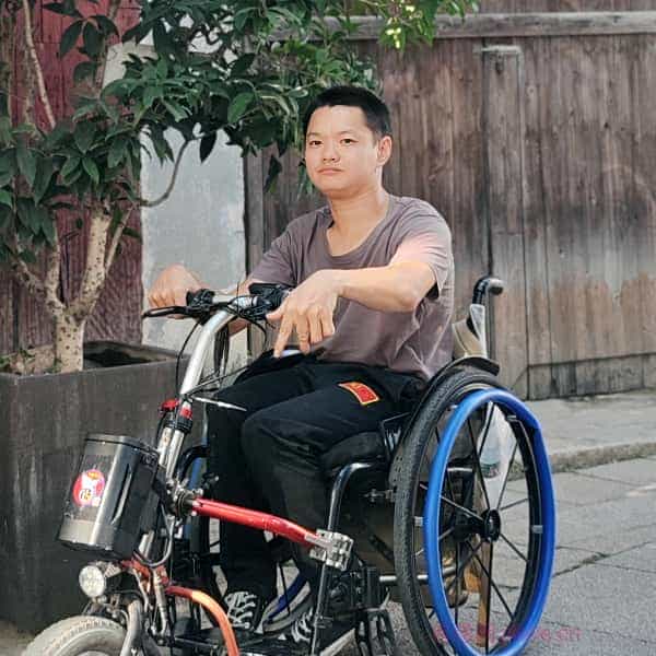 33岁岁湖北单身帅哥 - 连云港吉缘网